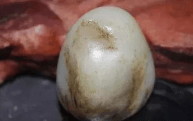 白白花了10万入手二级白和田玉, 真的值得吗?