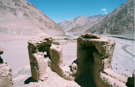 解放軍派兵到此地駐守, 發現竟有國軍, 他們流淚問: 是來送補給嗎