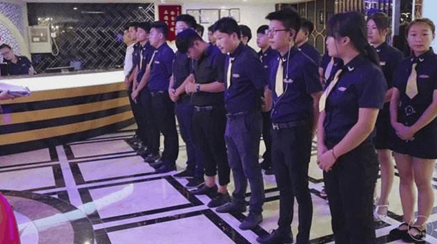 為什么KTV的女服務員逐漸消失, 幾乎都換成了男的, 原因很簡單