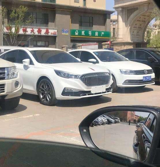 为什么红旗能成为“国车”，看到红旗H5和大众停一起瞬间懂了