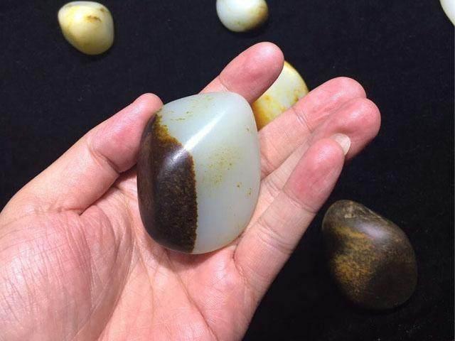 和田玉籽料原石是如何演变的!