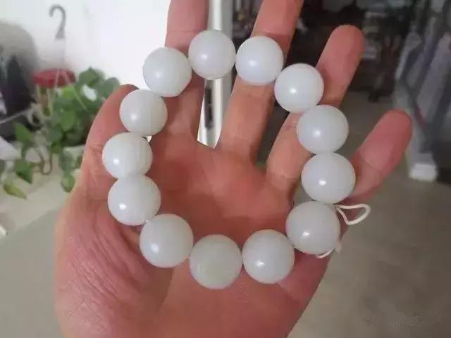 真的是土豪! 8公斤和田玉籽料统统车珠子!