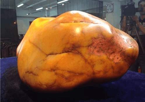 一块起拍6千万1.2亿被拍下的石头, 竟神似烤鸭