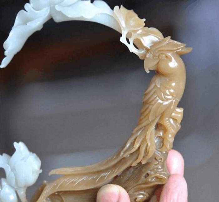 新疆和田玉籽料的下脚料值钱吗?