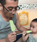 搞笑Gif: 大爷卖肉是认真的! 哈哈不知道是哪里的? 这么有福气能吃上这种肉!