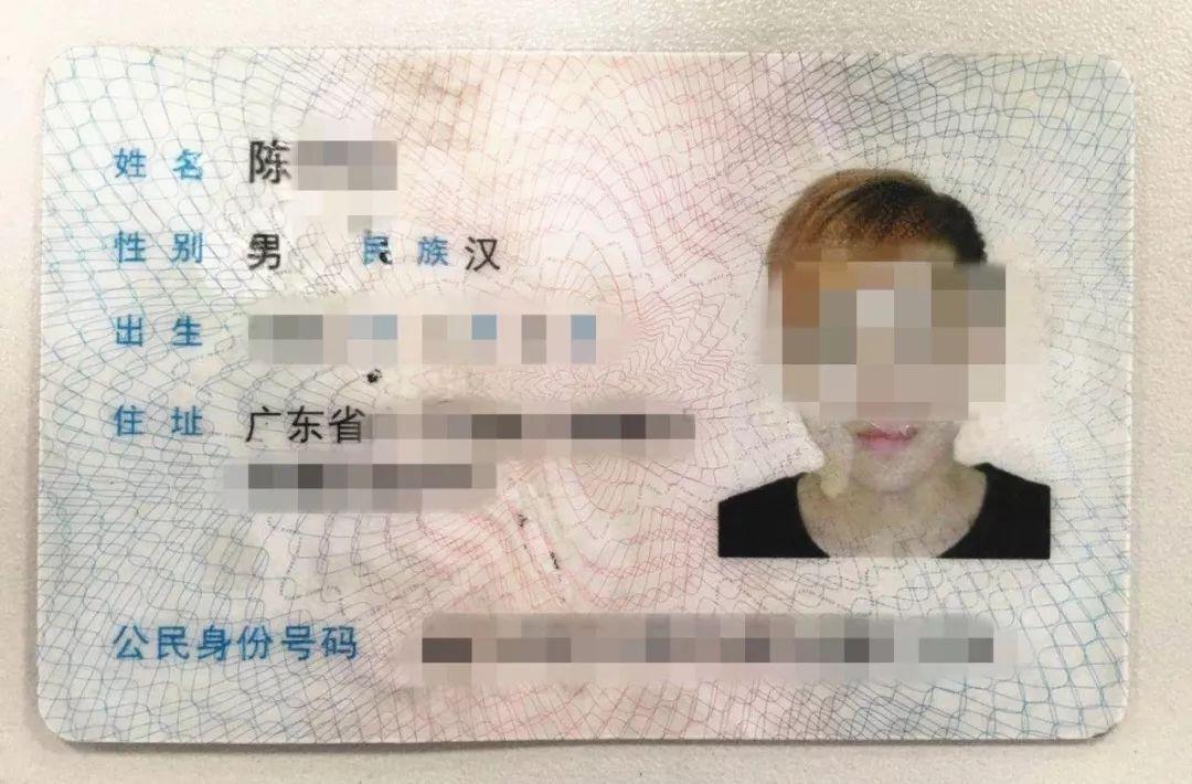 男子駕保時捷車管所辦事, 沒想到交警卻拿出了他的身份證……