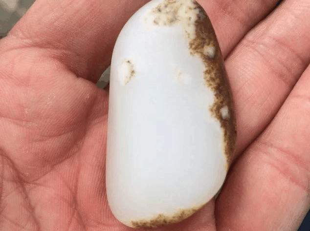 一千元的和田玉被各级商贩加价, 到了购买者手里就是上万了