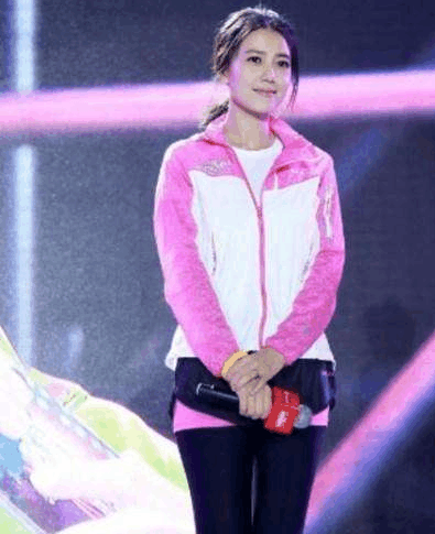 高圆圆真敢穿! 上半身少女, 下半身欲女, 网友: 太羡慕赵又廷了!