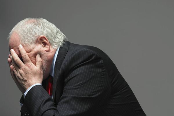 心真大! 男子血尿一年多才去医院, 确诊后吓摊在地