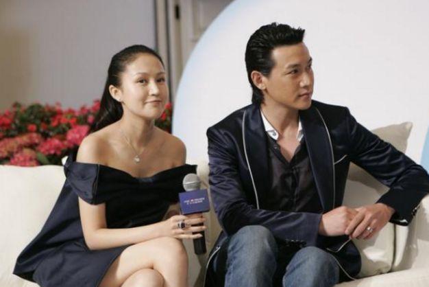 鲍蕾和陆毅现身活动, 鲍蕾长发素颜美翻了, 怪不得陆毅一见钟情!