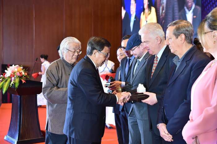 博鳌贵宾礼《博鳌徽宝》在京亮相