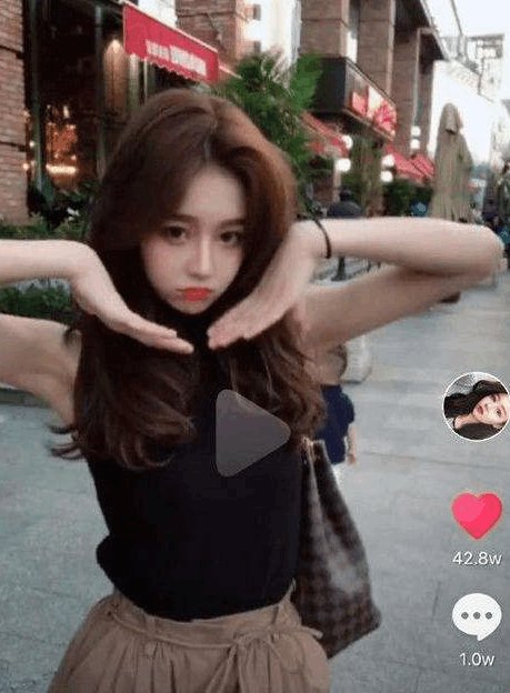 网红温婉一夜爆红, 光代言费就300万!