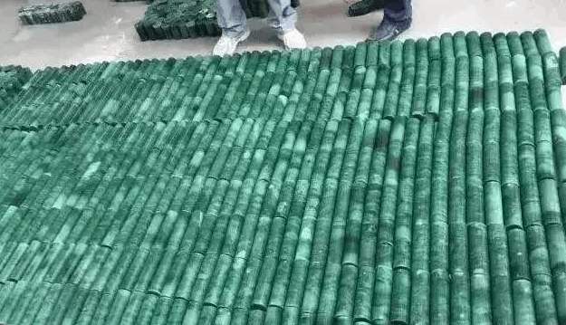 惊讶! 8吨的料子, 开出了7000块手镯