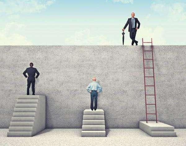 【阿狸地产说】霍金提出“精英人类“, 打破“阶层”有迹可循?