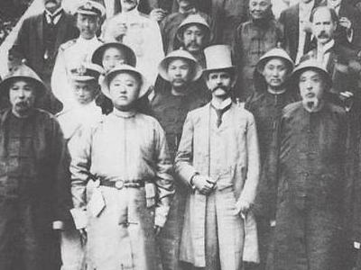 士兵趁将军睡了之后偷偷干了一件事, 将军醒后无奈说: 当我的女婿吧