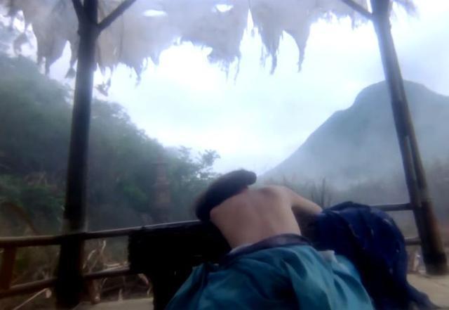 关之琳堪称“尤物”! 年轻时的她有多美, 看郭富城的眼神就知道了