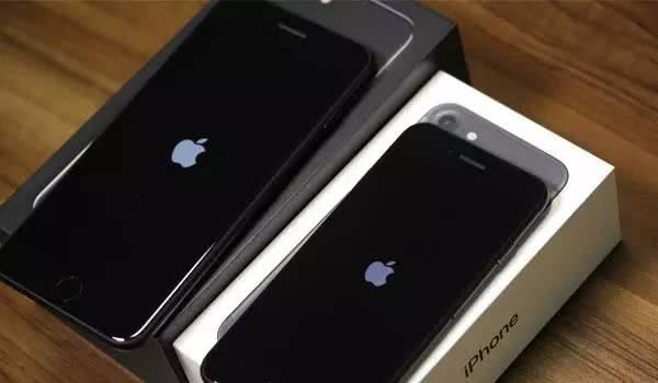 苹果终于亮王牌: 顶尖配置+256GB, 比华为便宜2000