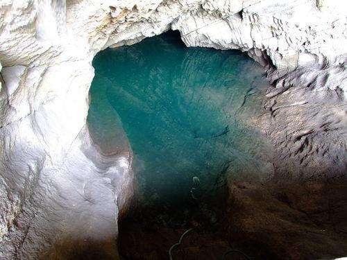 世界上最没“尊严”的湖, 仅15平方米, 比客厅还小, 就在中国！