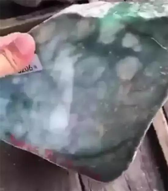 一刀切出了富翁, 一刀也切出了疯子!