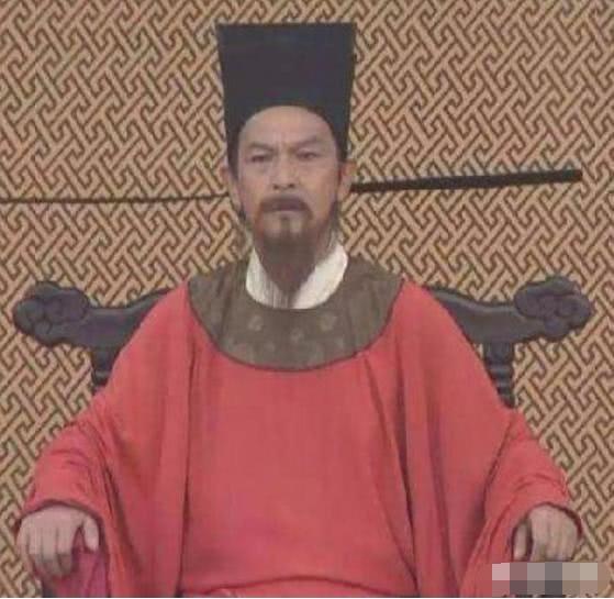 古代只有皇帝才能穿龙袍, 为什么包青天可以穿龙袍?