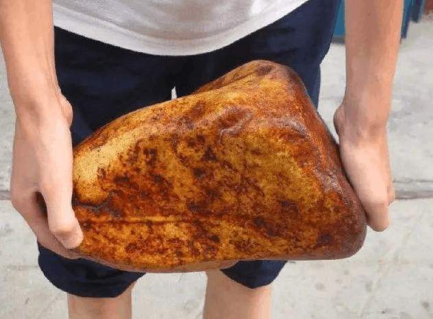 前有玉石垒猪圈, 后有和田玉砌鸡窝, 这个村子到底什么来头