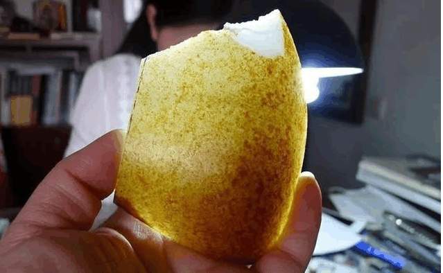 倾家荡产买的这块玉, 居然是水泥做的