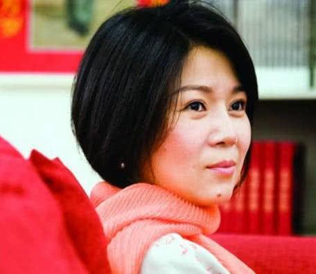 她是毛主席的外孫女, 長相酷似主席, 獨立創業, 榮登富豪榜
