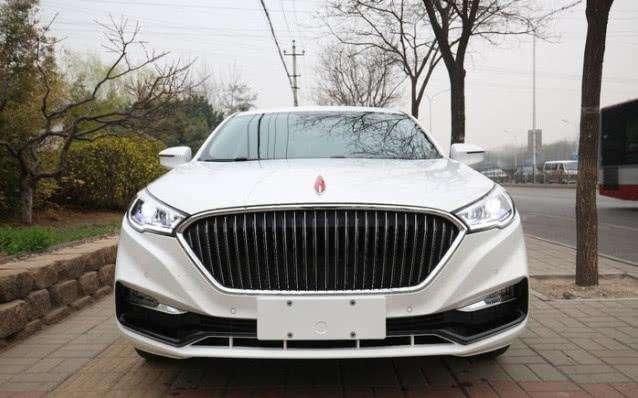 为什么红旗能成为“国车”，看到红旗H5和大众停一起瞬间懂了