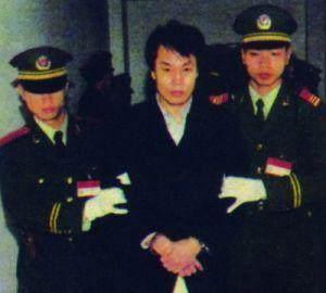 他是张子强军师, 因出卖张子强获减刑, 出狱后成立贩毒集团任老大