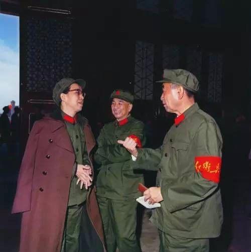 周恩來與江青不同時期的罕見合照