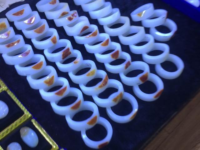 任性! 赌石赌出2500万巨债