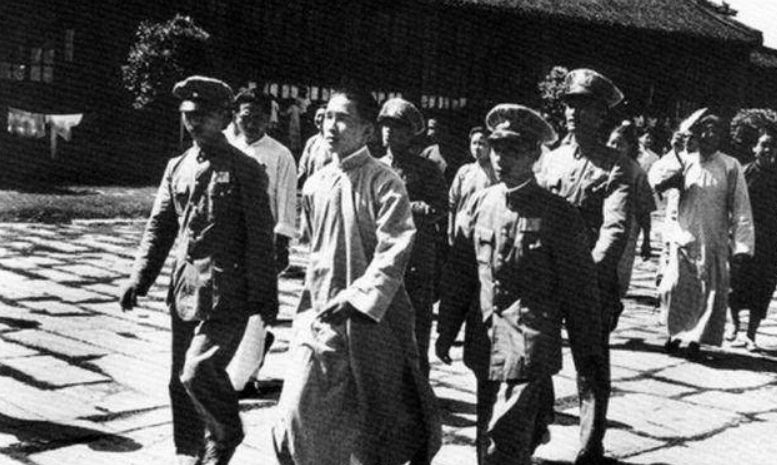 他被稱軍事天才, 卻誤入歧途成漢奸, 死前一句話成千古名言