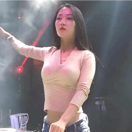 DJ界一股清流, 小姐姐個性穿著, 網友: 真是完美好身材