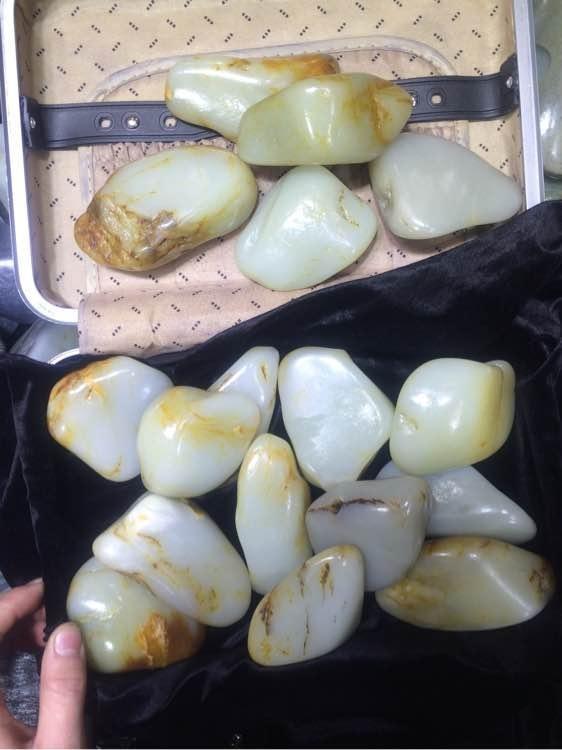 和田玉籽料原石是如何演变的!