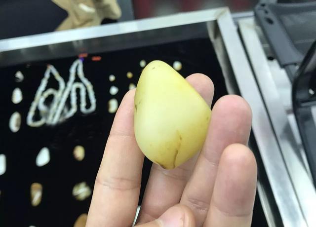 最新报道!刚刚运来一卡车价值千万的籽料, 结果……