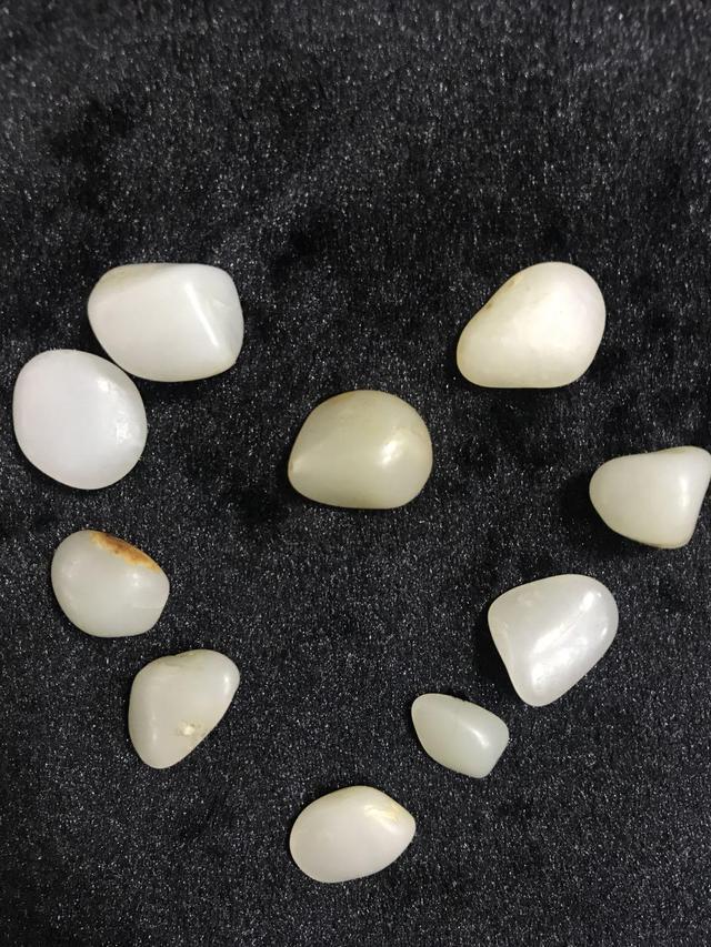 一千元的和田玉被各级商贩加价, 到了购买者手里就是上万了