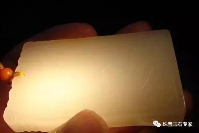 最新消息: 花2.8万买的“和田玉”竟是大理石