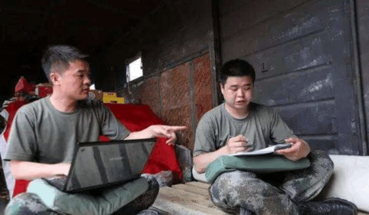 弹药押运兵到底有多辛苦？在闷罐车厢里，一般一待就是一周