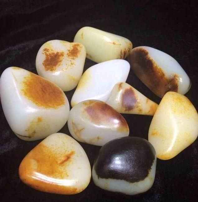 和田玉籽料原石是如何演变的!