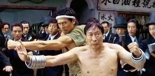 電影里套在手腕上的鐵環, 真的是一種兵器么?