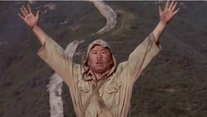 为什么二战时日军头盔上都有一层网? 作用让人想不到