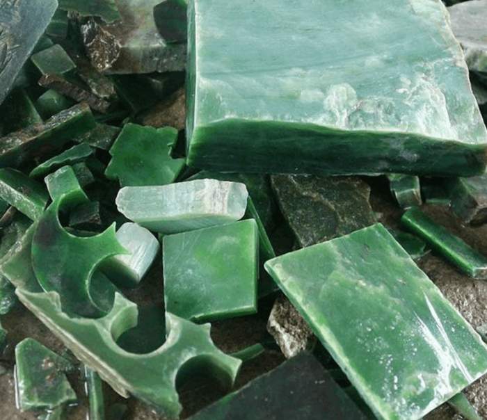 新疆和田玉籽料的下脚料值钱吗?