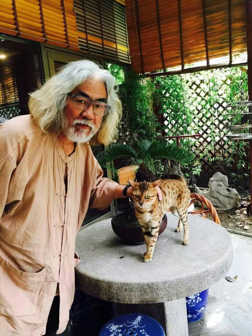 他潜规则女演员被撞见, 妻子出轨自己的干儿子, 离婚还分走了3亿家产