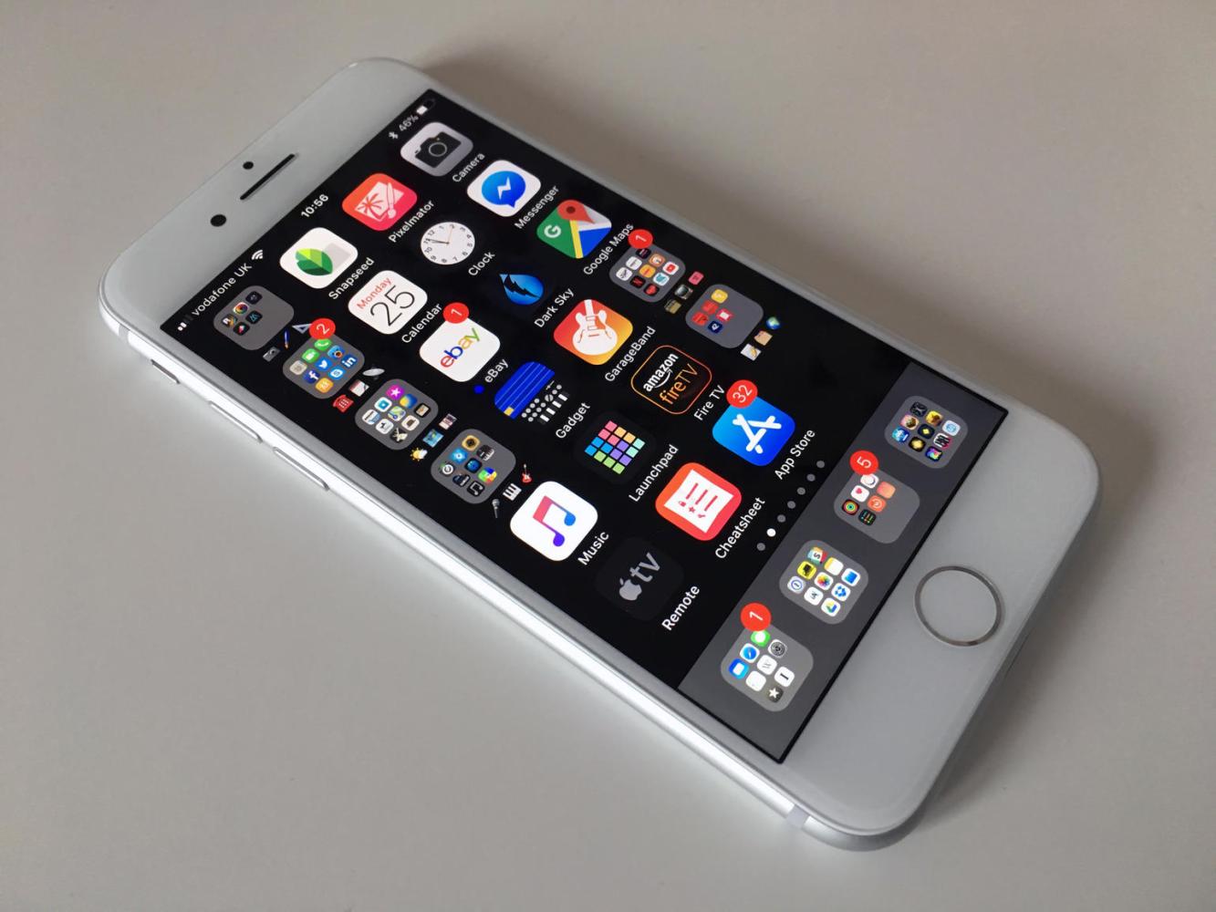 iPhone8价格刷新, 网友表示, 还是华为mate10PRO值得入手