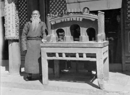 清末道士老照片, 个个仙风道骨, 最后一位很像西游记里的百眼魔君