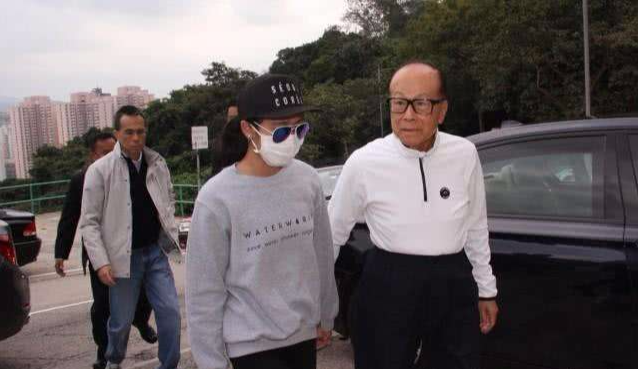 李嘉诚|爷爷是华人首富，父亲有望成中国首富，她年仅23岁已成国民媳妇