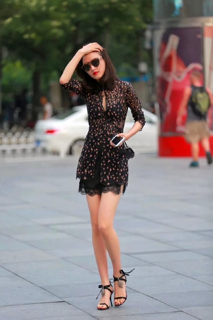 小姐姐的高跟鞋，拥有高挑迷人的身姿，也带着优雅的气质