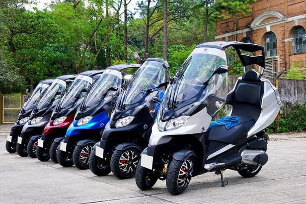 倒三轮摩托亲民上线，比两轮车安全，还自带顶棚，再不怕刮风下雨