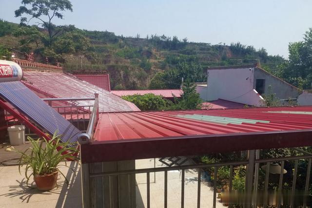 退休夫妻回农村过浪漫生活，40万元改造土窑洞变豪宅，看啥样