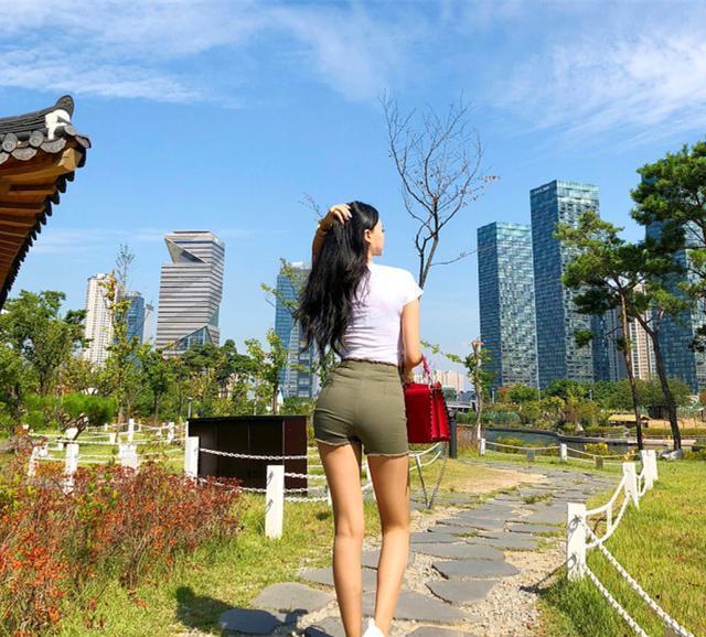 长腿表姐每次都穿成这样，好想说她一顿！